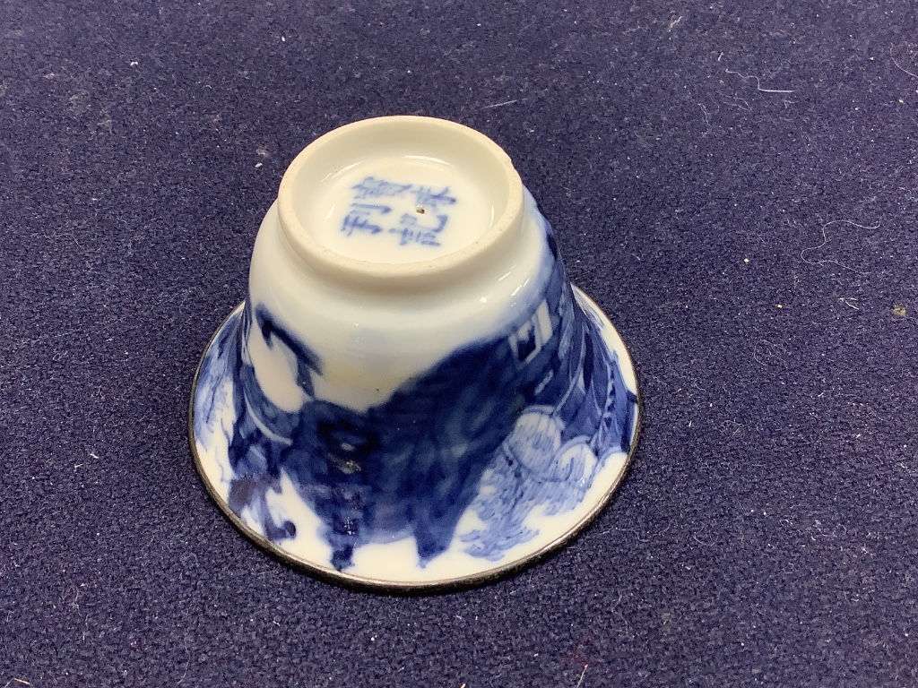 Two 19th century blue and white Chinese tea bowls and a 19th century snuff bottle, 9cm.